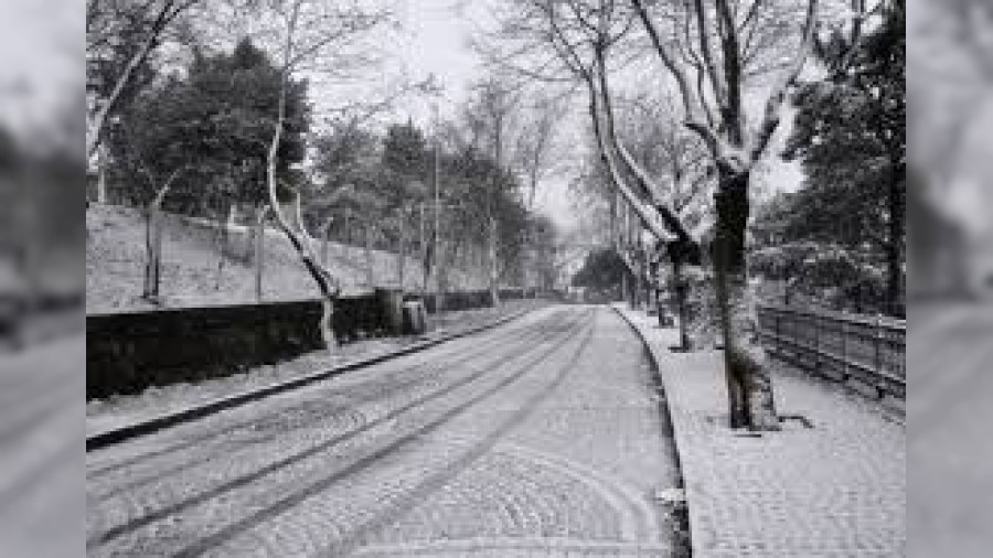 stanbul'da Kar Ya devam ediyor